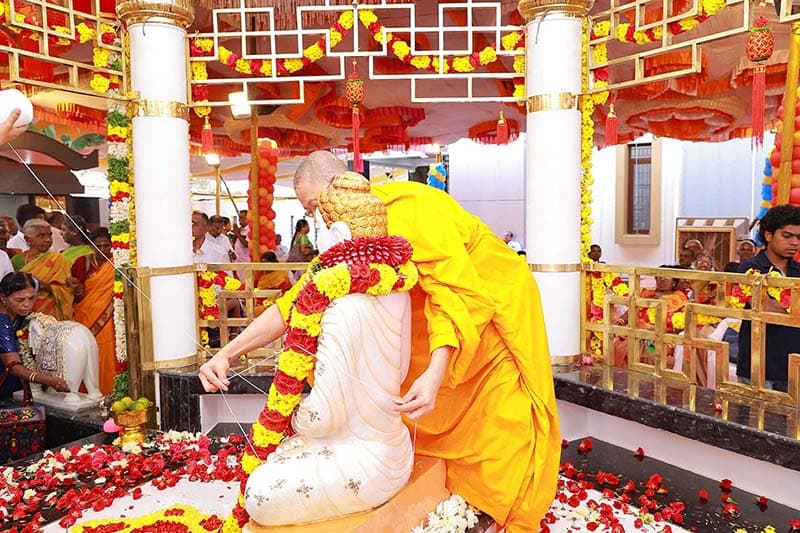 Ceremony at the Manomaya Buddha Temple